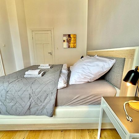 Geraeumiges City-Apartment Mit 2 Badezimmer Und Parkplaetzen D46-Og Oldenburg Kültér fotó