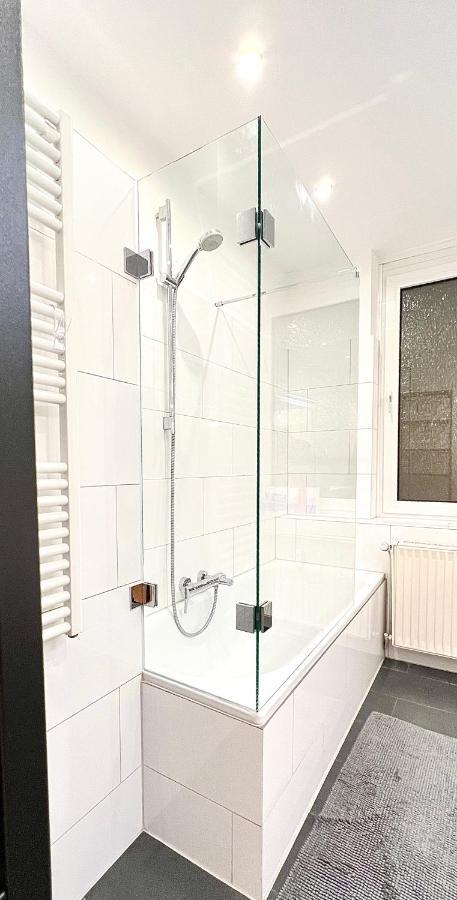 Geraeumiges City-Apartment Mit 2 Badezimmer Und Parkplaetzen D46-Og Oldenburg Kültér fotó