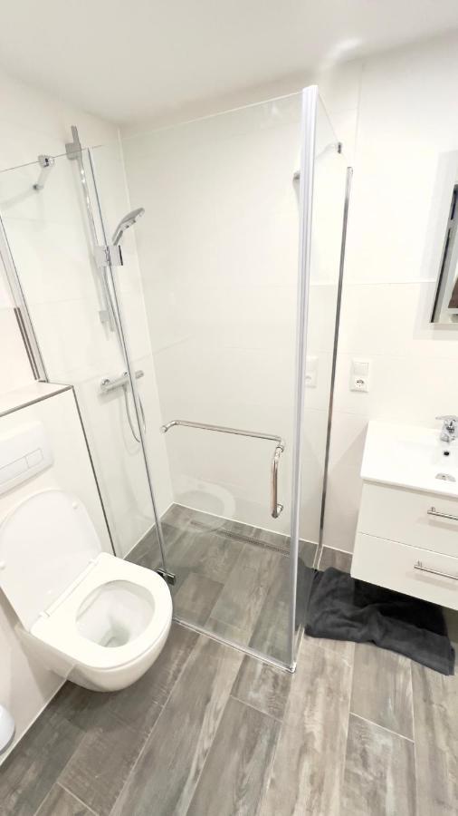 Geraeumiges City-Apartment Mit 2 Badezimmer Und Parkplaetzen D46-Og Oldenburg Kültér fotó