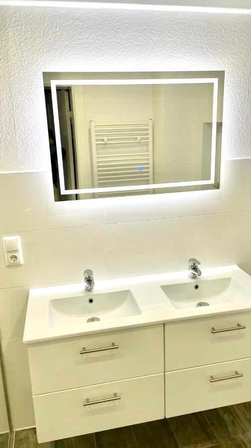 Geraeumiges City-Apartment Mit 2 Badezimmer Und Parkplaetzen D46-Og Oldenburg Kültér fotó