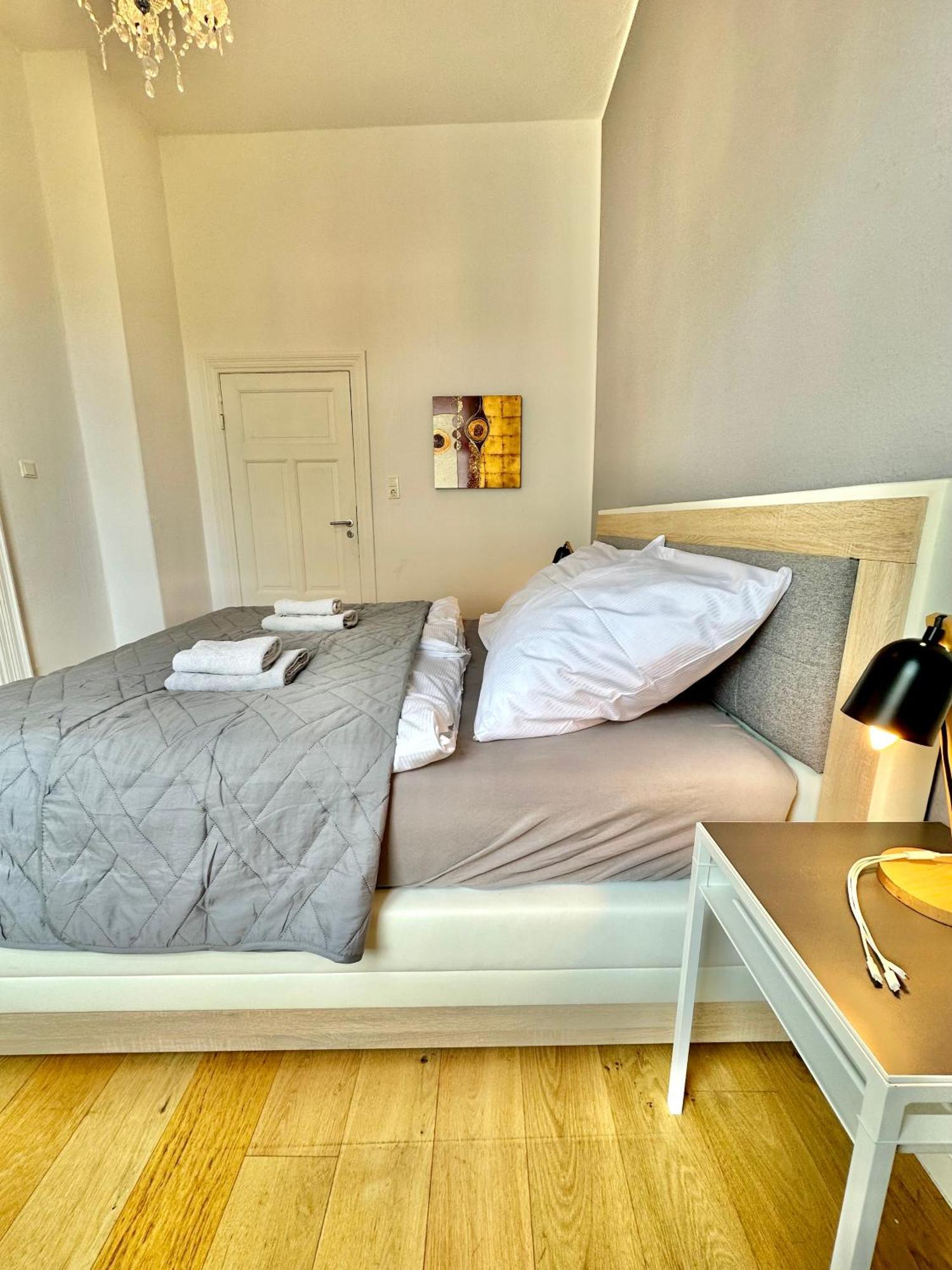 Geraeumiges City-Apartment Mit 2 Badezimmer Und Parkplaetzen D46-Og Oldenburg Kültér fotó