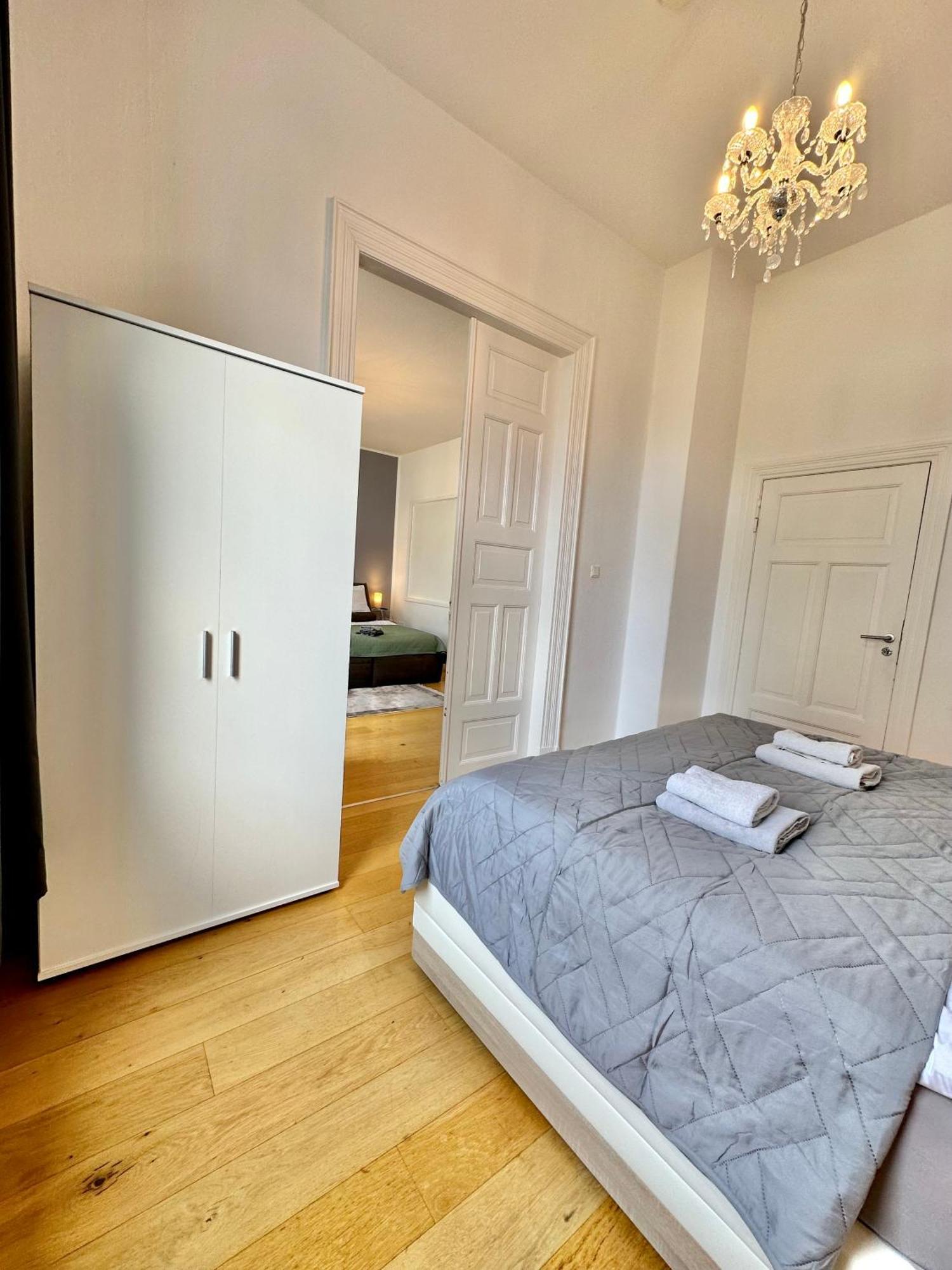 Geraeumiges City-Apartment Mit 2 Badezimmer Und Parkplaetzen D46-Og Oldenburg Kültér fotó
