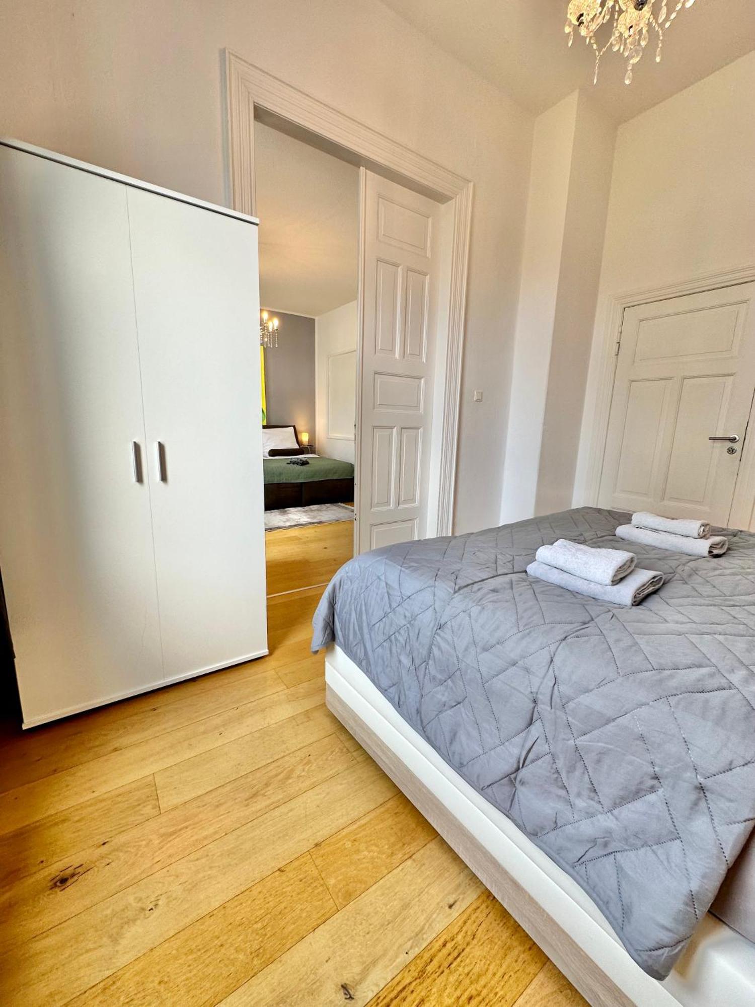 Geraeumiges City-Apartment Mit 2 Badezimmer Und Parkplaetzen D46-Og Oldenburg Kültér fotó