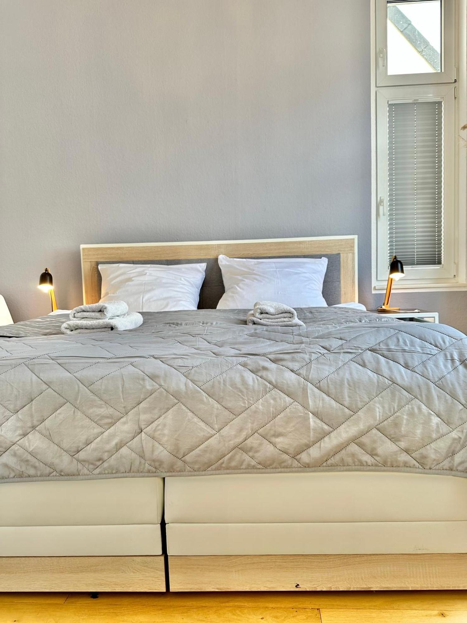 Geraeumiges City-Apartment Mit 2 Badezimmer Und Parkplaetzen D46-Og Oldenburg Kültér fotó