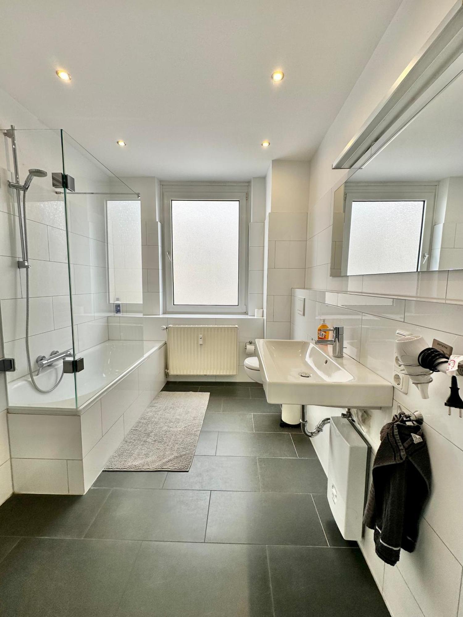 Geraeumiges City-Apartment Mit 2 Badezimmer Und Parkplaetzen D46-Og Oldenburg Kültér fotó