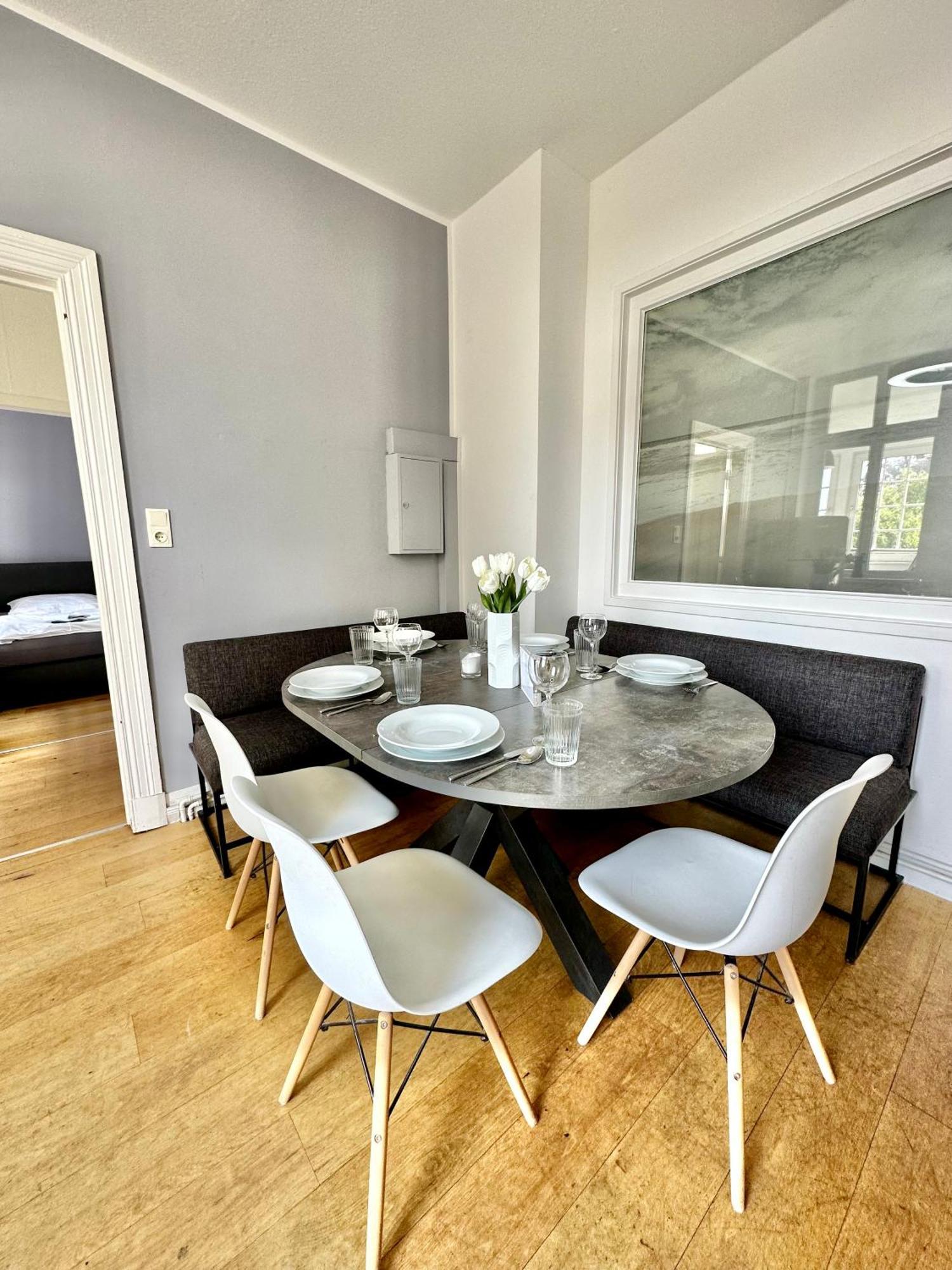 Geraeumiges City-Apartment Mit 2 Badezimmer Und Parkplaetzen D46-Og Oldenburg Kültér fotó
