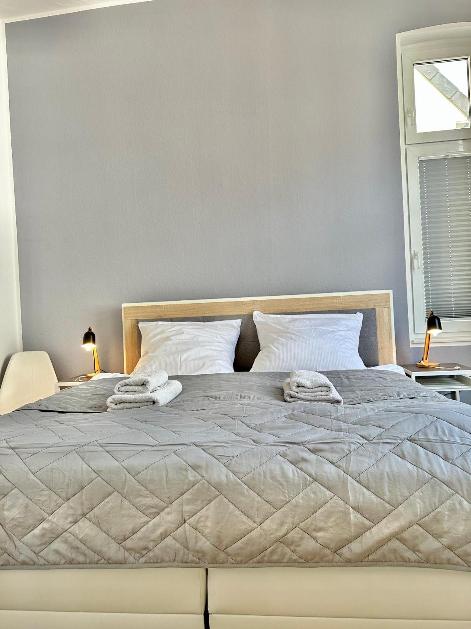 Geraeumiges City-Apartment Mit 2 Badezimmer Und Parkplaetzen D46-Og Oldenburg Kültér fotó