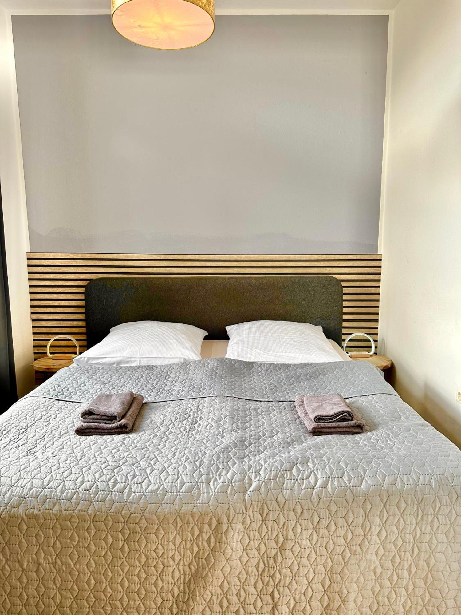 Geraeumiges City-Apartment Mit 2 Badezimmer Und Parkplaetzen D46-Og Oldenburg Kültér fotó